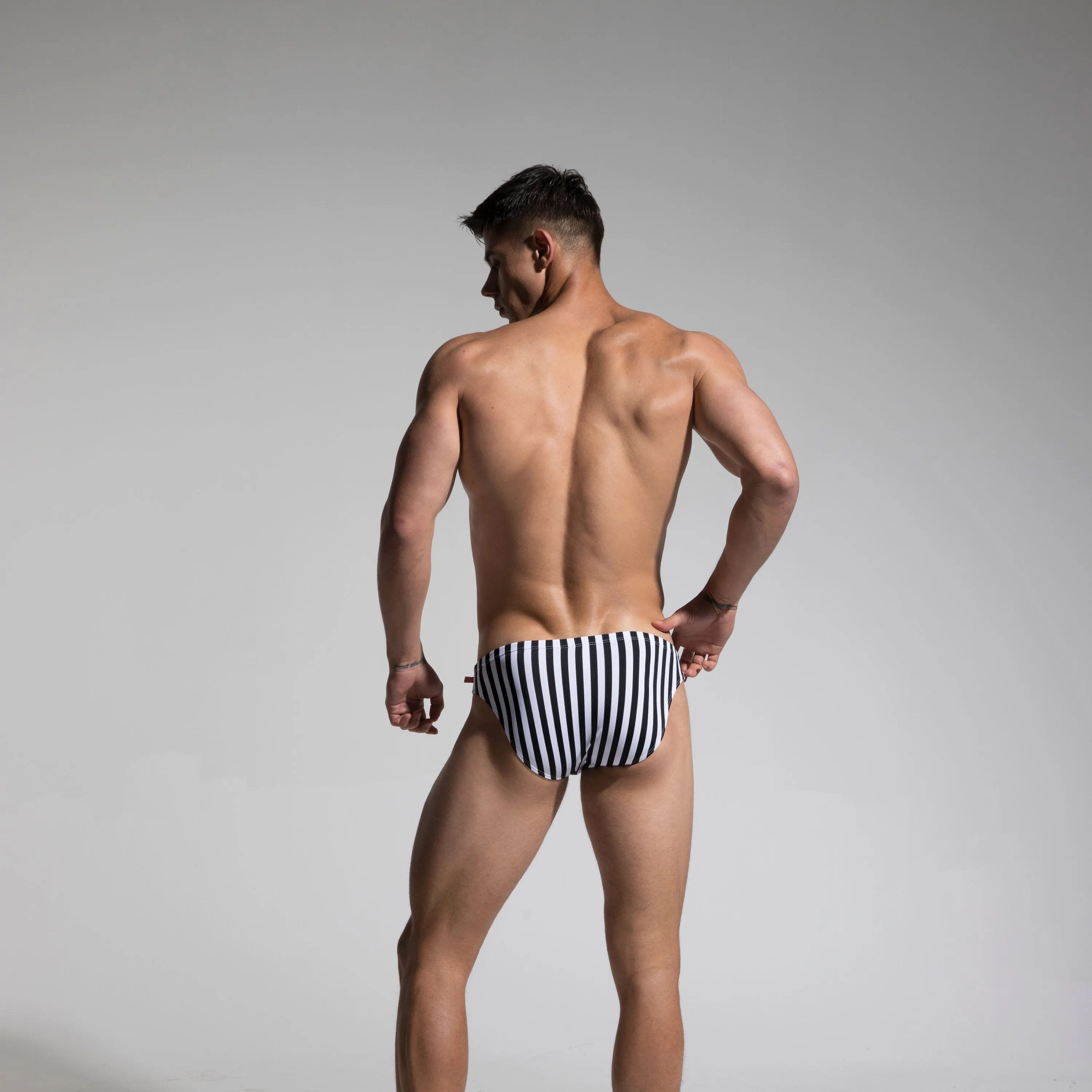 DESMIIT Men's Striped swimming briefs fashionable adult swimsuit sexy beach low waist swimming trunks S3925
